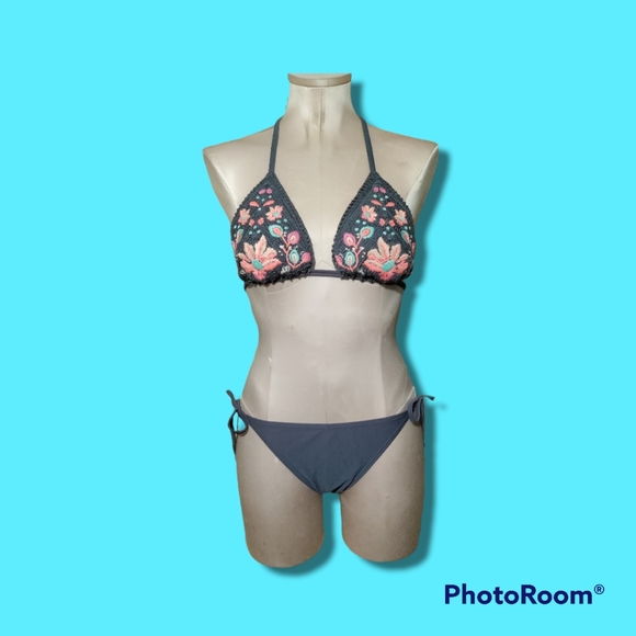 Ladies Bikini - Medium - Picture 4 of 4